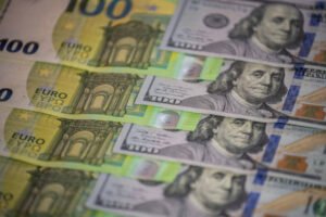 هل يُعَدُّ مؤشر الدولار الأمريكي أداة مناسبة للتداول؟