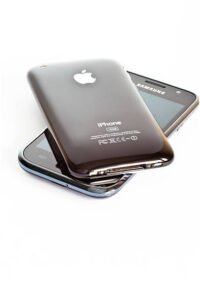 هل يُعد تداول أسهم شركتي آبل وسامسونج خياراً مناسباً في عام 2025؟ 1 هل يُعد تداول أسهم شركتي آبل وسامسونج خياراً مناسباً في عام 2025؟