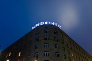 هل تداول أسهم شركة مرسيدس مربح؟ كل ما تحتاج معرفته لدخول هذا السوق الواعد