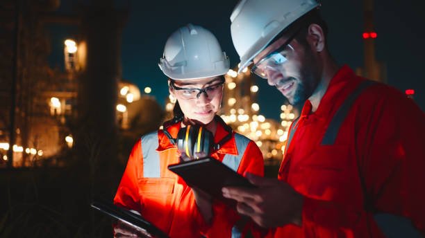 النفط تحت الضغط: تراجع الأسعار رغم التوترات الجيوسياسية