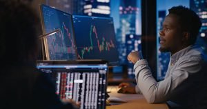 التداول الخوارزمي وتداول الذكاء الاصطناعي: الفرق والتقنيات والمستقبل