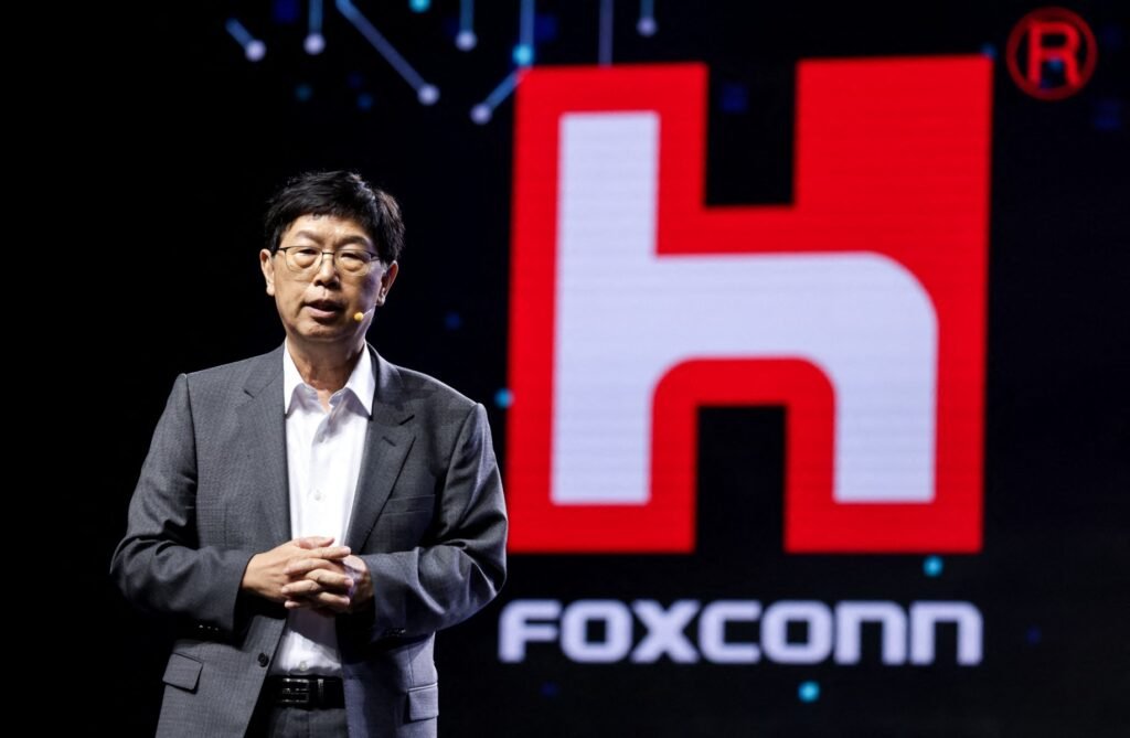 فوكسكون تسجل قفزة في أرباحها بدعم من الطلب القوي على خوادم الذكاء الاصطناعي