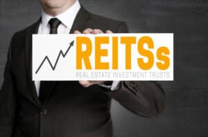 صناديق الاستثمار العقاري (REITs): دليلك الشامل لفهمها واستثمارها بذكاء