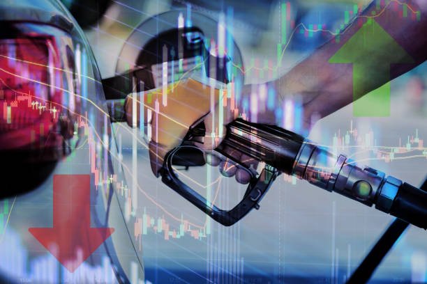 ارتفاع أسعار النفط وسط تصاعد التوترات الروسية الأوكرانية وضعف الدولار