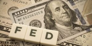 كيف أعادت قرارات الفيدرالي الأمريكي رسم خريطة الأسواق في 2025: بين دعم الأسهم وضغوط الدولار