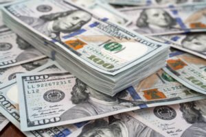 كيف يتأثر الدولار الأمريكي ببيانات التضخم والسياسة النقدية: تحليل شامل للمستثمرين 2 كيف يتأثر الدولار الأمريكي ببيانات التضخم والسياسة النقدية: تحليل شامل للمستثمرين