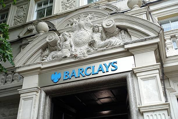 باركليز يرفع توقعاته لعام 2025 ويعلن عن برنامج جديد لإعادة شراء الأسهم