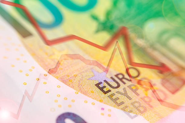 اليورو يتراجع مجددًا أمام الدولار… والسوق يترقب إشارات جديدة حول الفائدة الأوروبية 2 اليورو يتراجع مجددًا أمام الدولار… والسوق يترقب إشارات جديدة حول الفائدة الأوروبية