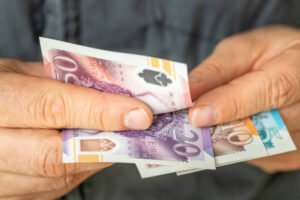 الإسترليني تحت الضغط والدولار يتفوق.. بيانات التضخم البريطانية في الواجهة