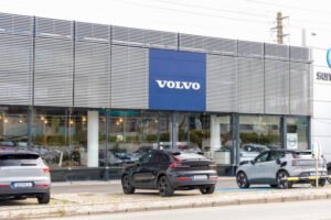 فولفو تسجّل تراجعًا طفيفًا في مبيعات أكتوبر وسط تباطؤ الطلب على السيارات الكهربائية