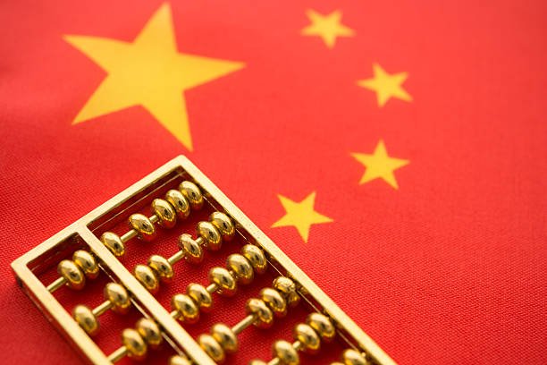 بكين تطرح أهداف نمو كبرى وسط تحذيرات من مخاطر تنظيمية وضغوط انكماشية