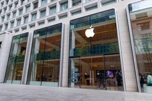 آيفون 17 يقود انتعاش الشحنات في الصين.. لكن حصة آبل السوقية تحت الضغط