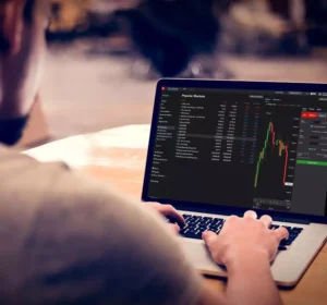 الوساطة المالية: تعريفها وأهميتها في الأسواق