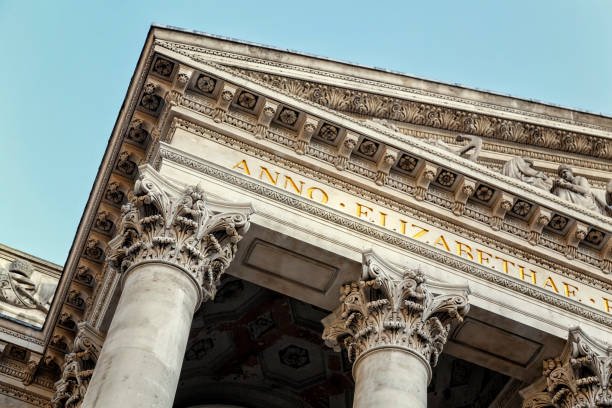 ارتفاع البطالة وتباطؤ الأجور في بريطانيا… هل يقترب خفض الفائدة من بنك إنجلترا؟