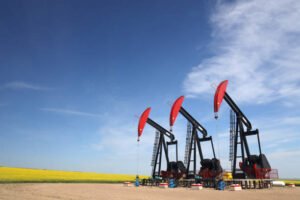 أسعار النفط بين ضغوط الدولار ومخاطر الشرق الأوسط… هل تحسم مفاوضات جنيف الاتجاه القادم؟