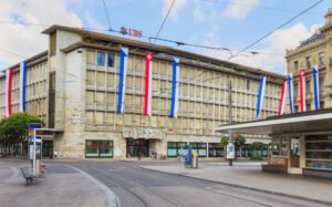 يو بي إس يسجل قفزة قوية في أرباح الربع الرابع ويعلن إعادة شراء أسهم بـ3 مليارات دولار 2 يو بي إس يسجل قفزة قوية في أرباح الربع الرابع ويعلن إعادة شراء أسهم بـ3 مليارات دولار