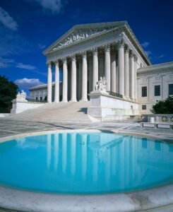 المحكمة العليا تُقيّد صلاحيات الرسوم الجمركية وواشنطن تبحث عن بدائل قانونية جديدة