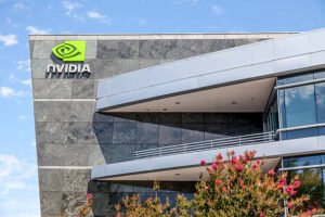 تراجع أسهم Nvidia وAMD مع أنباء عن قيود أمريكية محتملة على صادرات رقائق الذكاء الاصطناعي إلى الصين