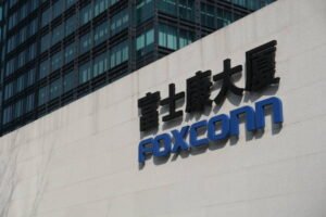نمو قوي لإيرادات Foxconn بدعم الذكاء الاصطناعي… ومخاطر جيوسياسية تُقيّد التفاؤل 2 نمو قوي لإيرادات Foxconn بدعم الذكاء الاصطناعي… ومخاطر جيوسياسية تُقيّد التفاؤل