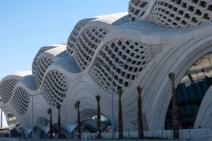 سهم أرامكو قرب القمة السنوية رغم تراجع طفيف… وتعطل الإمدادات يدعم الزخم