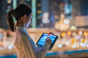 المضاربة والسكالبينغ في التداول: الفرق الكامل وأي الأساليب تناسبك في الأسواق المالية