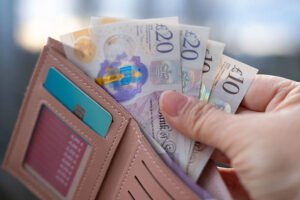 الجنيه الإسترليني يتراجع والدولار يواصل الصعود وسط تصاعد التوترات وترقب بيانات الوظائف الأمريكية 1 الجنيه الإسترليني يتراجع والدولار يواصل الصعود وسط تصاعد التوترات وترقب بيانات الوظائف الأمريكية