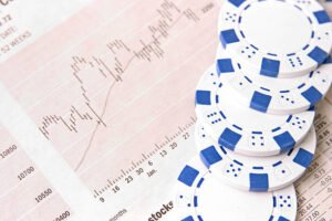 أسهم Playtech تتراجع بعد تصعيد قانوني من Evolution في قضية تشهير