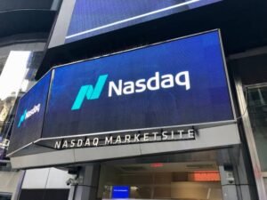 Nasdaq يقفز 16% وS&P 500 يربح 10%… شهر استثنائي للأسواق الأمريكية