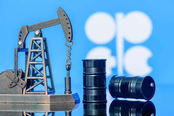 انسحاب الإمارات من أوبك+ يربك الأسواق… وزيادة الإنتاج المرتقبة تضغط على أسعار النفط
