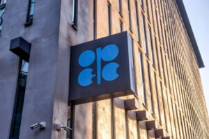 انسحاب الإمارات من أوبك+ يربك الأسواق… وزيادة الإنتاج المرتقبة تضغط على أسعار النفط