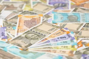 الروبية الهندية ترتفع بقوة بعد تدخل البنك المركزي وتراجع أسعار النفط 1 الروبية الهندية ترتفع بقوة بعد تدخل البنك المركزي وتراجع أسعار النفط