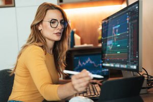 اللوت في التداول… وحدة القياس الخفية التي تتحكم بحجم الربح والخسارة في كل سوق