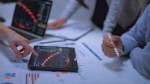 اللوت في التداول… وحدة القياس الخفية التي تتحكم بحجم الربح والخسارة في كل سوق