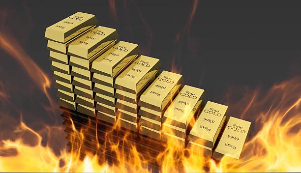 الذهب يقفز بأكثر من 2% مع تراجع الدولار والنفط بعد اتفاق أمريكي إيراني مبدئي