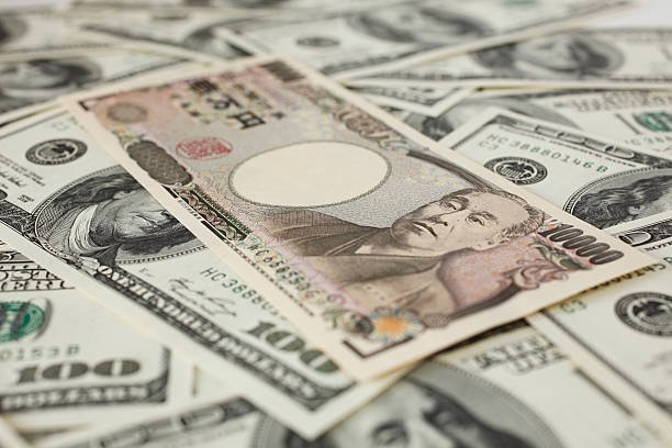الرئيسية 5 الدولار يحافظ على مكاسبه أمام الين.. واليابان تلوّح بالتدخل في سوق العملات