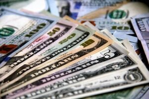 تراجع أسهم التكنولوجيا يفتح باب التساؤلات حول تقييمات الذكاء الاصطناعي