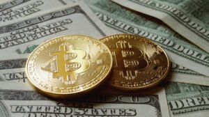 بيتكوين تستقر فوق 62 ألف دولار مع ضغط التوترات الأمريكية الإيرانية على العملات المشفرة