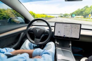 تعافي مبيعات تسلا يدعم الأرباح لكن Robotaxi وOptimus يحددان مستقبل السهم