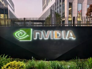 سهم إنفيديا يتراجع 3.52% رغم قوة الطلب على رقائق الذكاء الاصطناعي