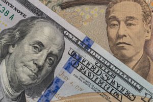 الين الياباني يقترب من قاع 40 عامًا وسط مخاوف التدخل وصعود أسعار النفط