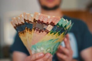 الدولار الكندي تحت الضغط.. ING يتوقع مزيدًا من التراجع مع تصاعد الحرب التجارية 4 الدولار الكندي تحت الضغط.. ING يتوقع مزيدًا من التراجع مع تصاعد الحرب التجارية