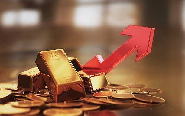 الذهب يتراجع من أعلى مستوى في 3 أشهر مع ترقب التضخم الأمريكي