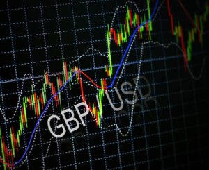 الجنيه الإسترليني يتمسك بمكاسبه بعد بيانات التضخم.. والدولار يترقب محضر الفيدرالي