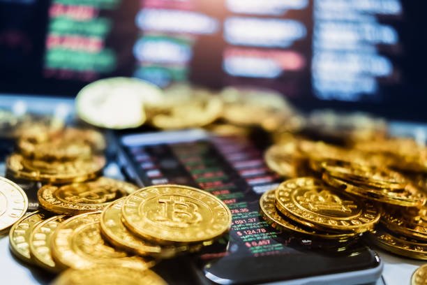 بيتكوين تتراجع 3.2% وسط خسائر واسعة للعملات الرقمية